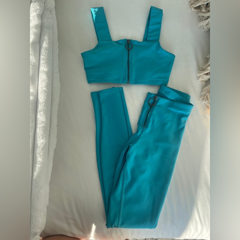 ALO bright blue zipper workout set LIKE New!